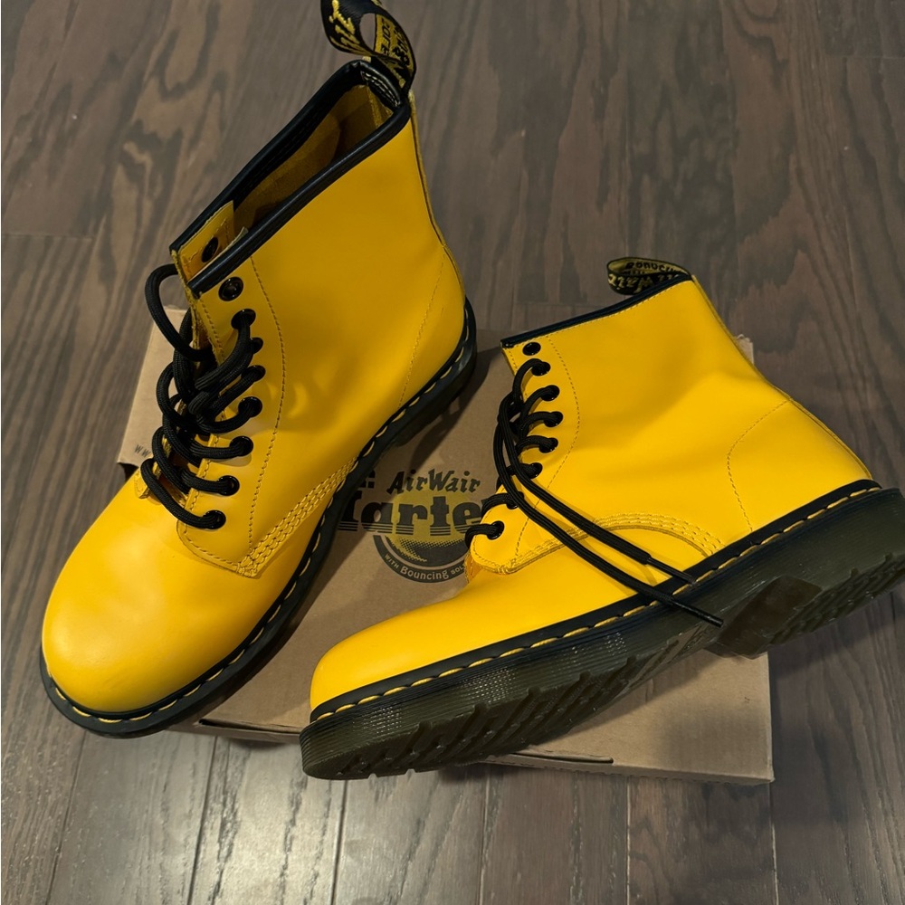 DR. MARTENS